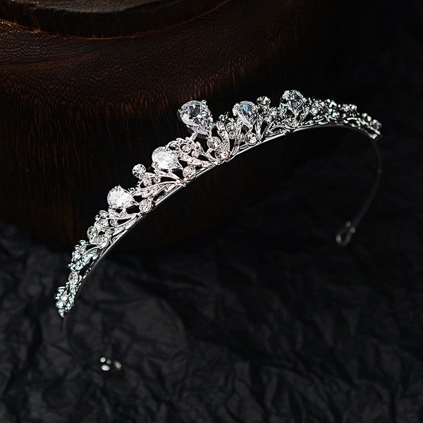 Schöne Braut Tiara schlicht Hochwertige Diadem Swarovski Kristall  Hochzeit Tiara Haarschmuck Krone Braut klein schmal Silber