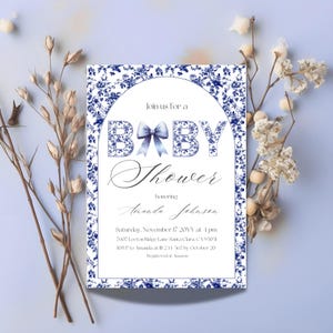Blauwe toile de jouy en boog babyshower uitnodiging, chinoiserie bloementhema, jongensbabyshower uitnodigen voor digitale download