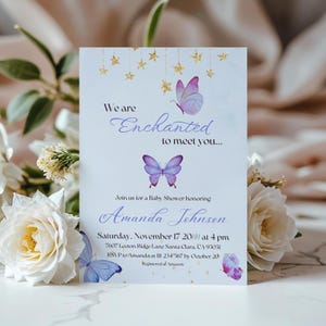 Modello di invito per baby shower "Enchanted To Meet You", invito per baby shower con farfalla blu per bambino, invito per baby shower floreale digitale "È un maschietto"