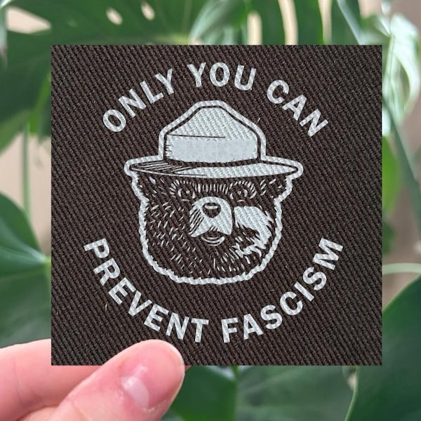 Empiècement anti-fascisme - Art sérigraphié punk militant pour l'ours