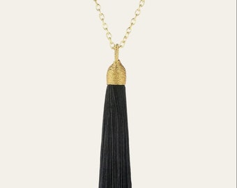 Sautoir pompon soie noir doré, collier bohème fil de soie or noir, collier goutte pompon soie