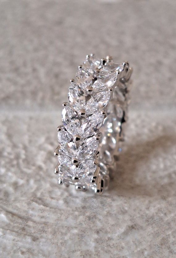 Bague petale de feuille de cristal d argent bague liee de feuille d argent en cristal de Swarovski bague de fiancailles en cristal d eternite argentee bague en cristal ronde Etsy France