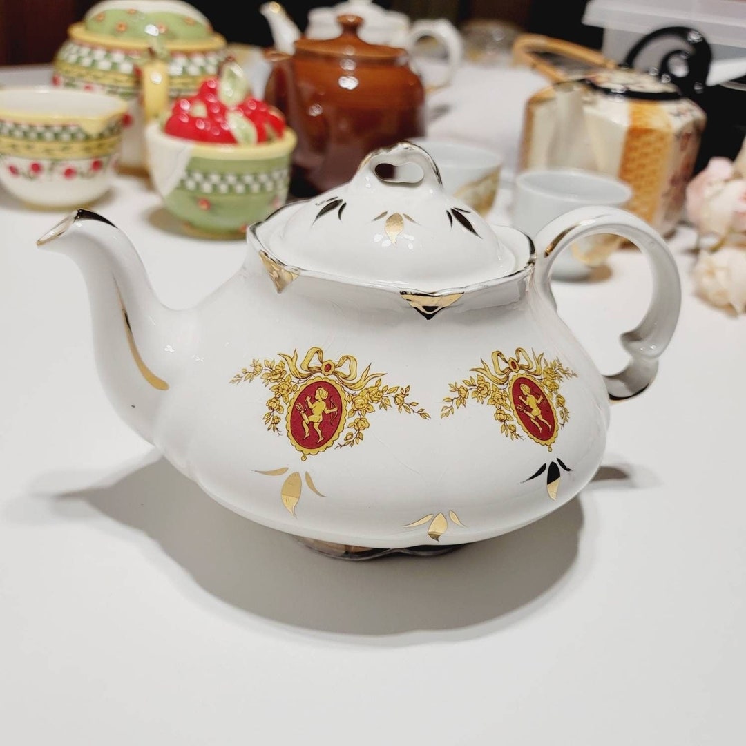 Vintage Wood & Sons Ellgreave Cupid Genuine Ironstone 4 Cup Teapot