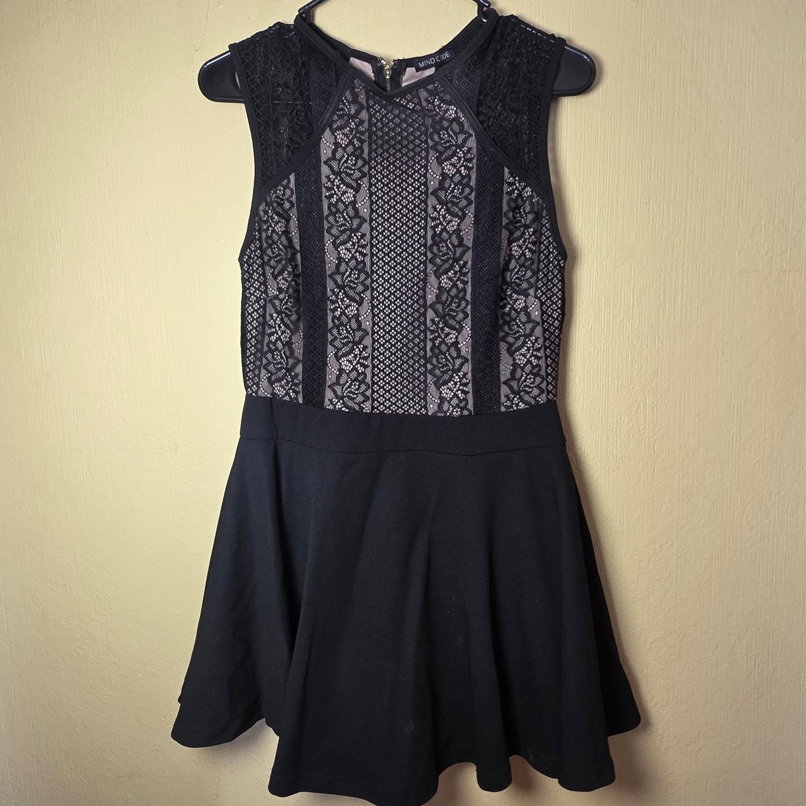 mind code black dress Gray/Black Colorblock Mini Sheath Dress with Gold Button Details, Size M
