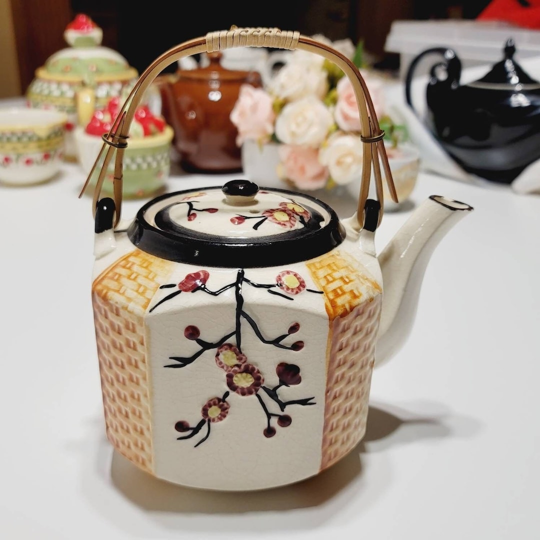 Vintage 1960 Hand Painted Japanese Teapot W/e Lotus Blossomsvintage