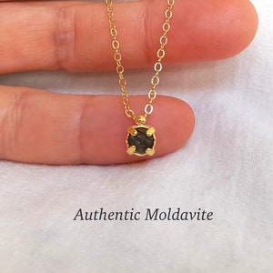 Dainty meteorite necklace, moldavite necklace, meteorite necklace, moldavite pendant, moldavite jewelry, Czech moldavite