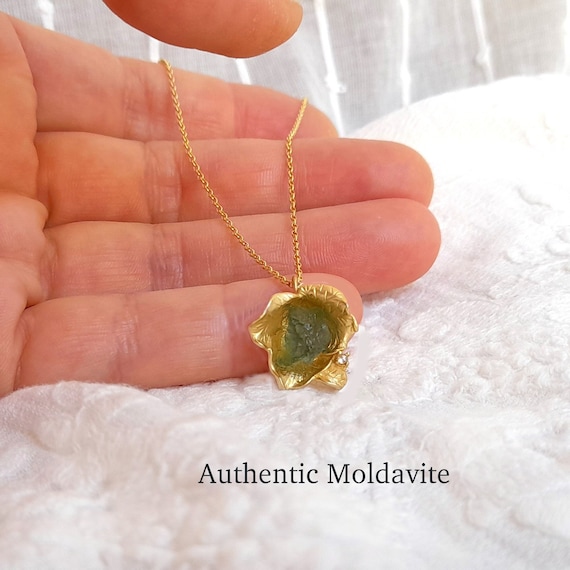 Moldavite necklace, meteorite necklace, meteorite pendant, moldavite pendant, authentic moldavite stone, czech moldavite, flower pendant