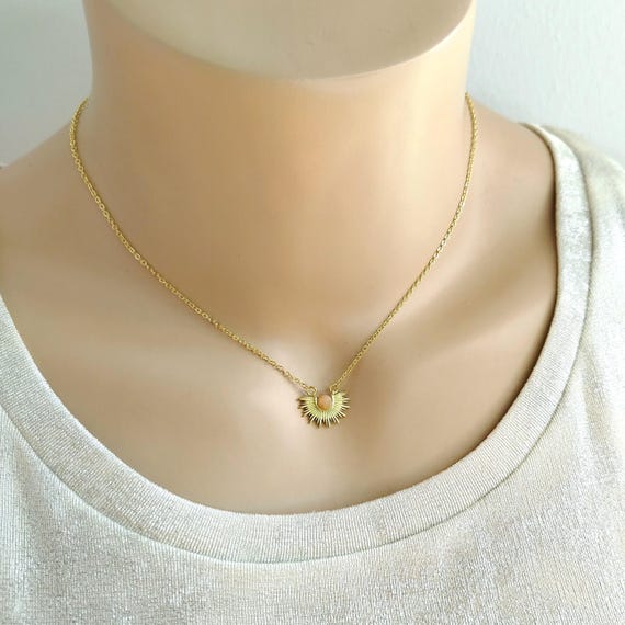 Natural sunstone gemstone in sun pendant , dainty crystal necklace, boho stone jewelry