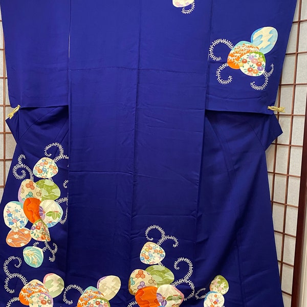 Beautiful Vintage Navy-Blue Silk Tsukesage with Decorated Clam Shells and Flowers