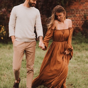 Vestido de maternidade de musselina boho Olena: acessório para fotos com ombros à mostra