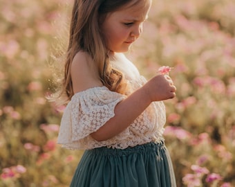 Kleines Lara Mädchen Boho Kleid | Vintage-Kleider aus Tüll und Spitze für Kinder | Boho Naturkleidung | Kleine Retro-Mode für Kinder