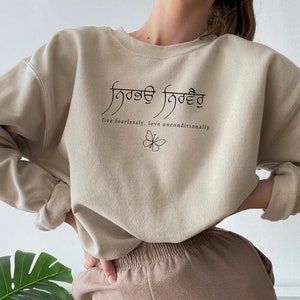 Nirbhau Nirvair Sweatshirt | Without Fear, Without Hate Sweater | Sikhi Sweatshirt | Sikhism | Gurbani Sayings | Punjabi Saying Clothing
