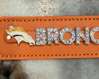 Porte-clés en cuir de 15 cm de long, lettres de 8 mm en strass avec logo sur le thème du football et inscription « Anciens élèves » ou nom de l'équipe