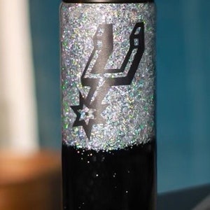 Personalisierte professionelle Cheer Dancer Sumblimation Basketball inspiriert 25 oz Skinny Tumbler mit Strohdeckel und klarem Deckel