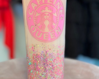 Vaso de café personalizado con purpurina: Caffeine Queen de 24 oz con pajita