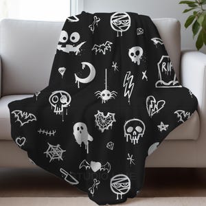 Black and White Gothic Lightweight Velveteen Halloween Plush Blanket Spooky Cozy Throw Witchy Home Decor Gothic Aesthetic Gift for Bedroom