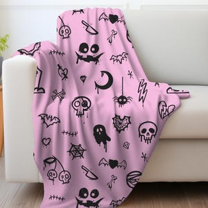 Pink Gothic Halloween Lightweight Velveteen Plush Blanket Cozy Throw Spooky Season Pastel Goth Decor Witchy Home Gift for Autumn Bedroom