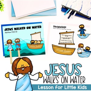 Könnte beinhalten: Eine bunte Illustration von Jesus, der auf dem Wasser geht, mit einem Boot und Jüngern im Hintergrund. Der Text "JESUS WALKED ON WATER" und "Matthew 14:22-33" wird oben im Bild angezeigt. Der Text "JESUS WALKS ON WATER" und "Lesson for Little Kids" wird unten im Bild angezeigt.