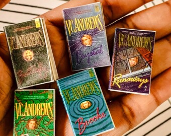 5 retro miniature V.C Andrews books for 1/6 scale dolls The Orphans series teen fiction