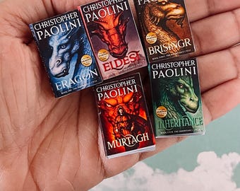 Juego de libros en miniatura "Ciclo de la Herencia" – Libros para casa de muñecas a escala 1/6