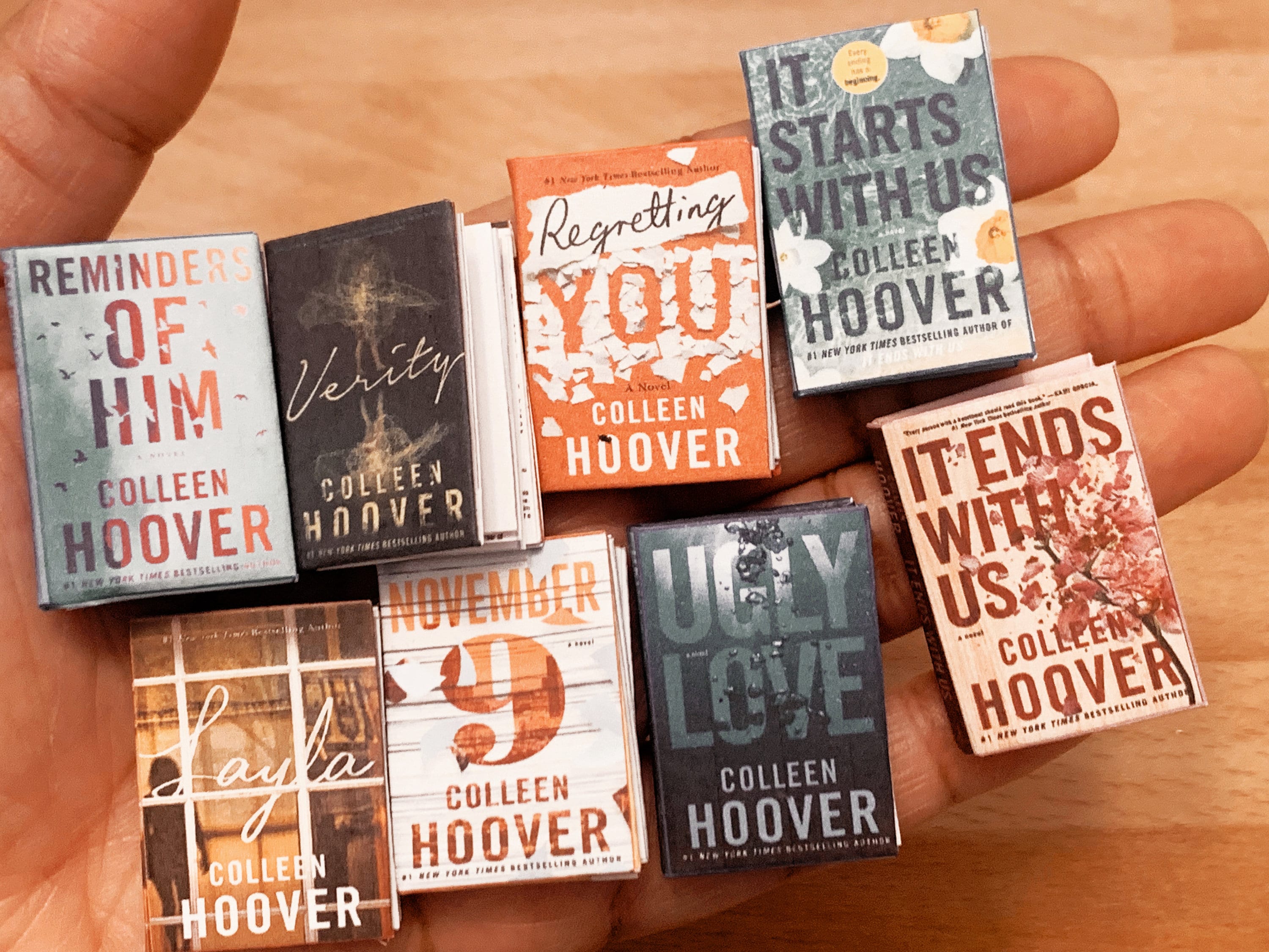 Mini livres: 15 mini-romans de la collection Réplique de Colleen Hoover -   France