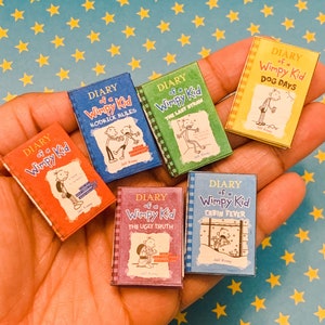 Miniature Diary of a wimpy kid book series for 1/6 & 1/8 scale dolls like Barbie Chelsea Blythe Lati yellow ob11 Maileg