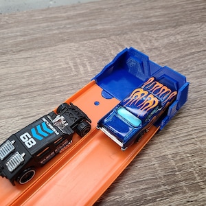 Hot Wheels Track Compatible  Track End Stop - Crash Stopper - Cool Hex pattern - single lane and double lane available