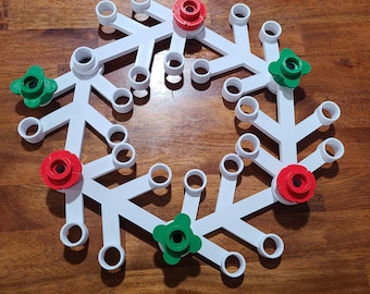 Big Brick White Winter flower wreath - comes with 6 flower studs in red and green - Studs Included - 3D Printed Decoration - lego inspired