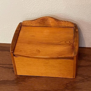 Vintage Decorative Lidded Wood Box - Keepsakes, Trinkets