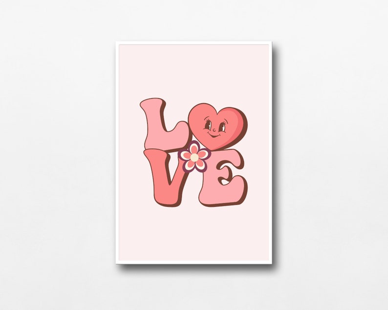 以下が含まれることがあります： ピンクと赤の「LOVE」のグラフィック。ハート型の顔と中央に花があります。グラフィックはピンクの背景にあり、白い枠で囲まれています。