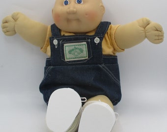Cabbage Patch Kid 1983 coleco Bald HM2 Freckles blue eyes Preemie CPK outfit socks and shoes