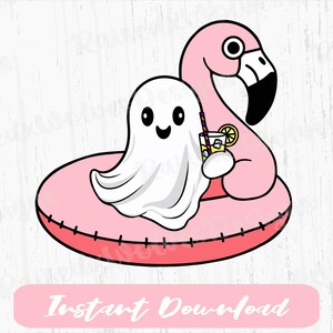 Op de afbeelding: Een cartoon illustratie van een vriendelijk spook op een roze flamingo-drijver, met een drankje met een schijfje citroen. De flamingo is roze met een zwarte snavel. Het spook is wit met een lachend gezicht. De tekst "Instant Download" staat onderaan.