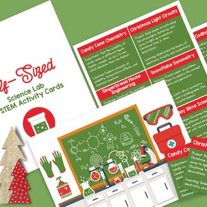 Peut inclure: Ensemble de cartes d'activités scientifiques "Elf-Sized Science Lab & STEM Activity Cards". Les cartes présentent des expériences sur le thème de Noël, notamment la chimie des cannes en sucre et les circuits lumineux de Noël. Canne en sucre et arbres décoratifs.
