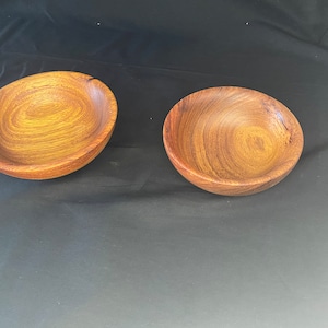 Handcrafted Geniea Rosewood Bowl - Perfect for Countertops, Loose Change, and Keys