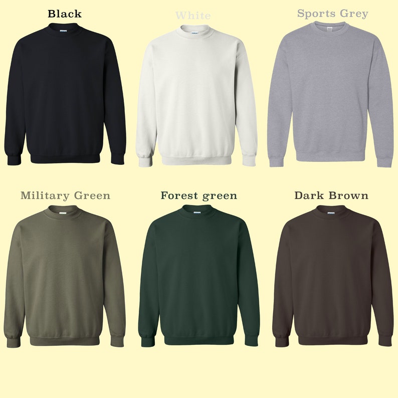 Puede incluir: Seis sudaderas con cuello redondo en diferentes colores: negro, blanco, gris deportivo, verde militar, verde bosque y marr&oacute;n oscuro. Las sudaderas son todas del mismo estilo y tienen un corte holgado.
