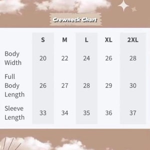 Puede incluir: Una tabla de tallas para una camiseta de cuello redondo, que muestra las medidas en pulgadas para el ancho del cuerpo, la longitud total del cuerpo y la longitud de la manga. La tabla incluye las tallas S, M, L, XL y 2XL.