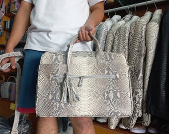 70% korting voor bulkbestelling, DM! Grijze echte python-tas met handvat aan de bovenkant