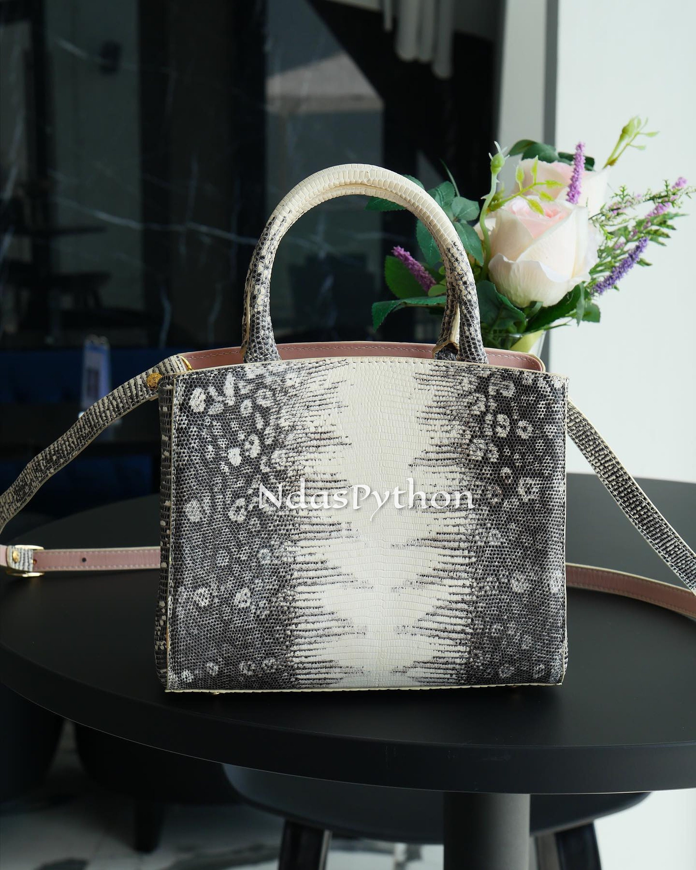 【良品】Lizard skin リザード /ツイストゴールド金具/ ハンドバッグ 良品】Lizard skin リザード /ツイストゴールド金具