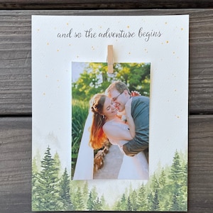 Et c'est ainsi que commence l'aventure | Cadre photo unique | Impression aquarelle | Présentoir pour cartes d'invitation | Cadeau de mariage | Cadeau pour elle
