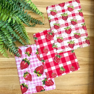 Insteekkaarten e-reader Strawberry - Strawberry Fields, Kindle invoegen, iPad mini invoegen, leesgrage merchandise, leesgrage cadeau, cadeau voor boekenliefhebber