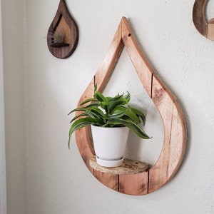 Medium Wall Mounted Plant Hanger Hanging plant shelf Planter Teardrop Plant stand Plant holder Plant shelf Wood planter Pot hanger Wooden