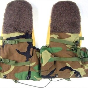 Vintage 80s Oversized Military Issue Winter Gloves
