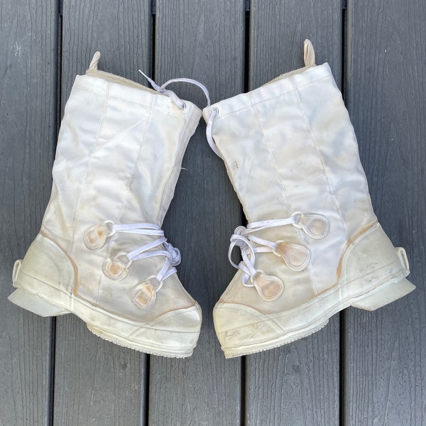 1980s Womens White Military Issue Mukluk Boots