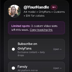 Könnte beinhalten: Dunkelgraues Social-Media-Profil mit einem Foto einer Frau und dem Handle @YourHandle. Es enthält Links zu OnlyFans, Fansly, Twitter/X und individuellen Buchungen. Der Text lautet: "Begrenzte Plätze: 3 benutzerdefinierte Video-Slots diese Woche verbleibend."
