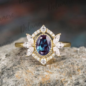 Oval Alexandrite Engagement Ring Moissanite Cluster Ring 14k Solid Yellow Gold Anniversary Ring Change Color Stone Gemstone Wedding Ring