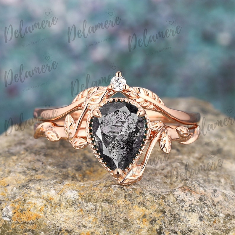 Anillo de compromiso de diamantes Herkimer natural de corte de pera conjunto de novia de oro sólido conjunto de anillo de hoja inspirado en la naturaleza conjunto de anillo de ramita Moissanite alianza de boda imagen 1