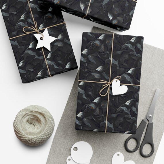 gift wrap 🖤 The matte black wrapping paper looks so good