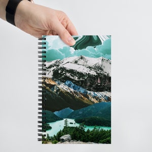 SurrealEs Spiral Notizbuch - Green Mountain Lagoon