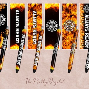 Puede incluir: Seis bolígrafos negros con un diseño de fuego y el texto "ALWAYS READY" en el lateral. Los bolígrafos tienen un logotipo de bomberos en blanco y negro con las palabras "FIRE DEPT" en la parte delantera.