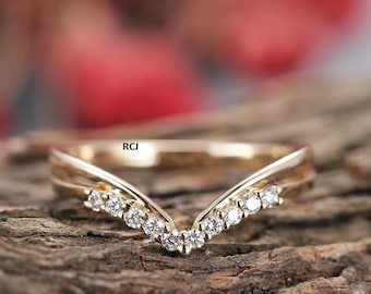 Geschwungener Diamant CZ Band: Gelbgold Chevron Ring